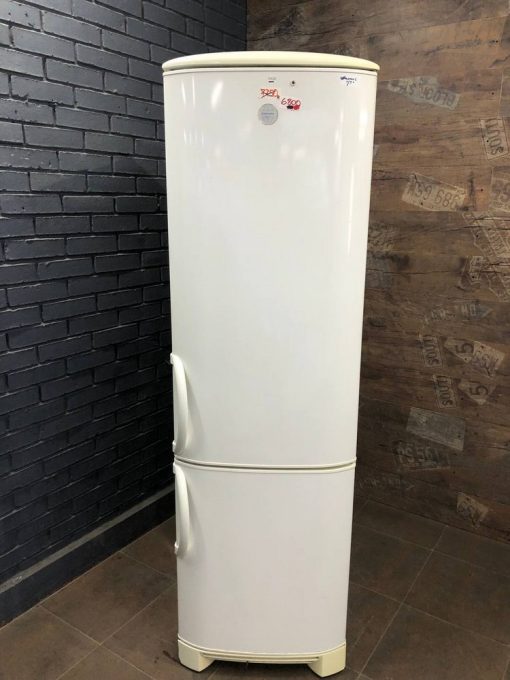 Холодильник двокамерний Electrolux
